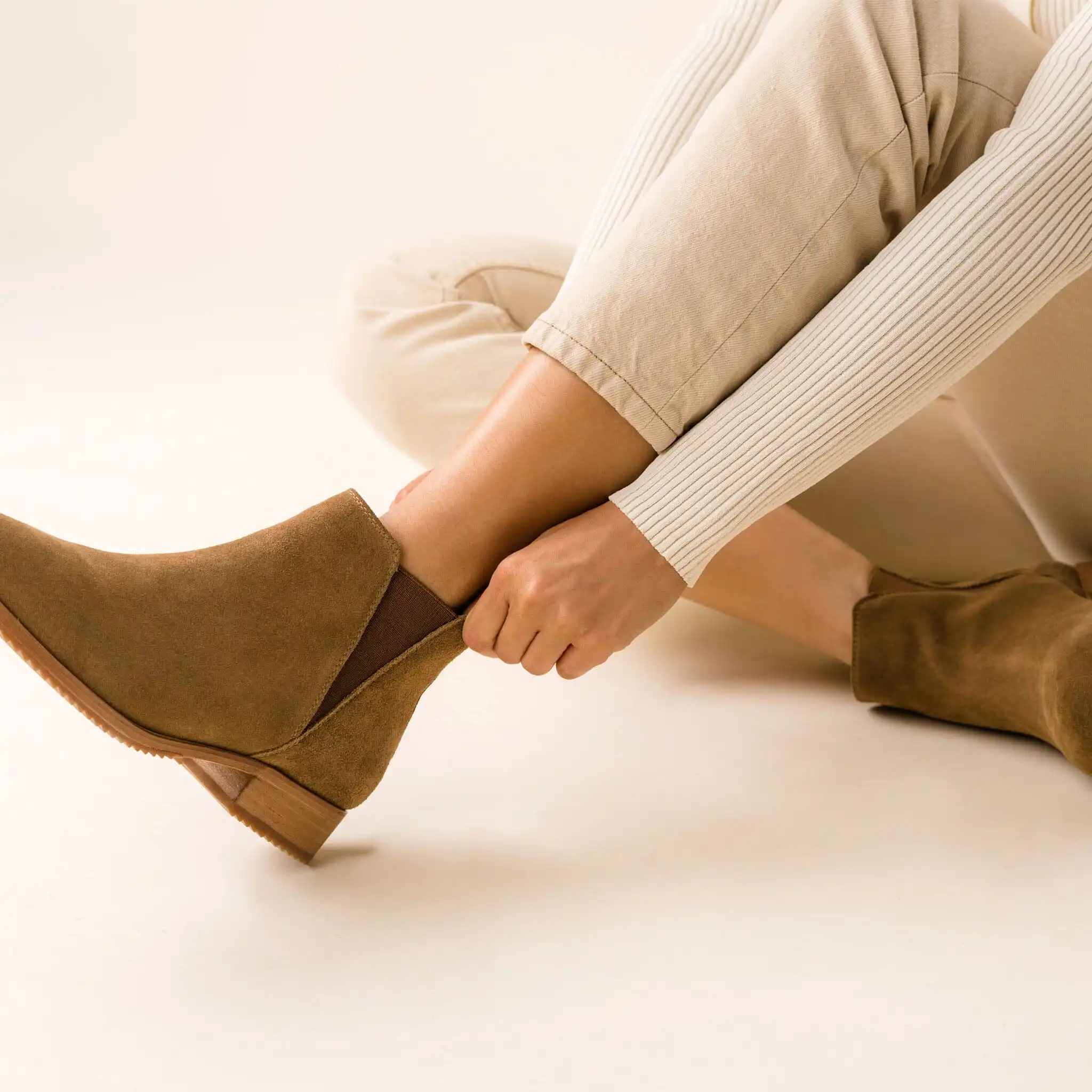 Eva Everyday Chelsea Boot Taupe Suede