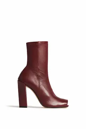 Iona Boots In Dark Red