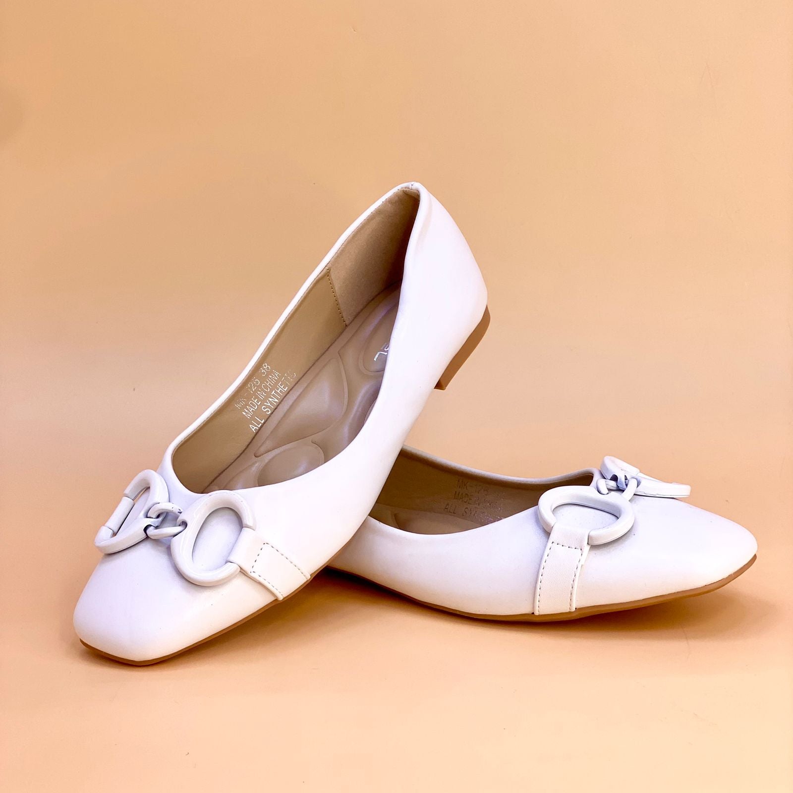 NEW ,  WOMEN FLAT SHOES W699