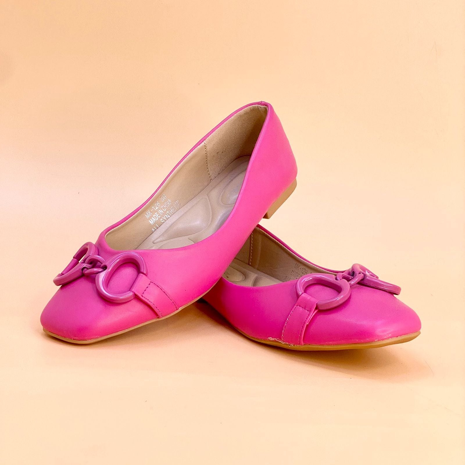 NEW ,  WOMEN FLAT SHOES W699